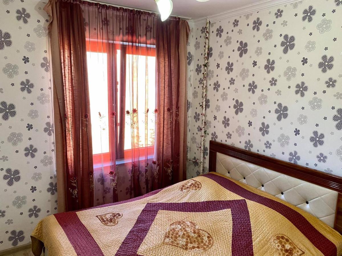 Apartment In Kutaisi Varlamishvili Exterior foto
